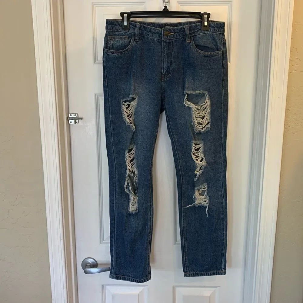 Forever 21 Size M Distressed Jeans